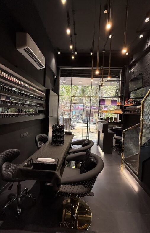 TIP & TOE KANDIVALI